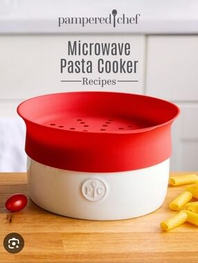 Pampered Chef Microwave Pasta Cooker #2633 Red White + Strainer Lid EUC